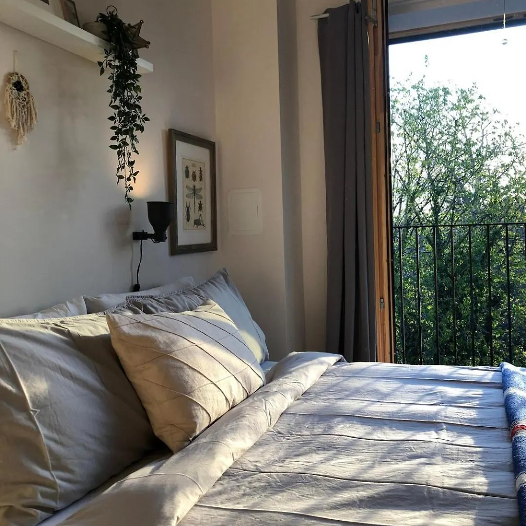 Beautiful Bright 3-Bed Home Next To Station London