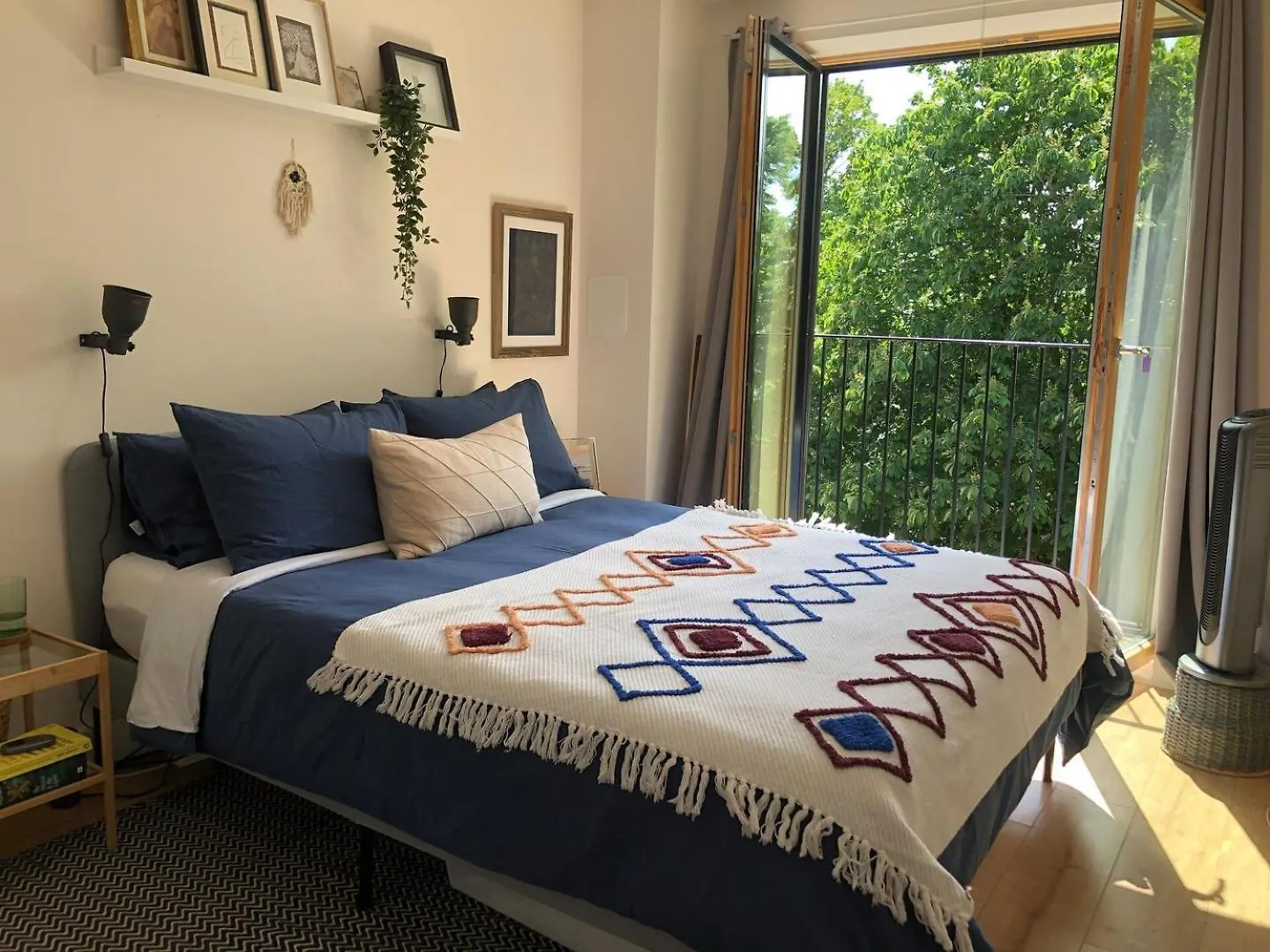Beautiful Bright 3-Bed Home Next To Station London 0*,  United Kingdom