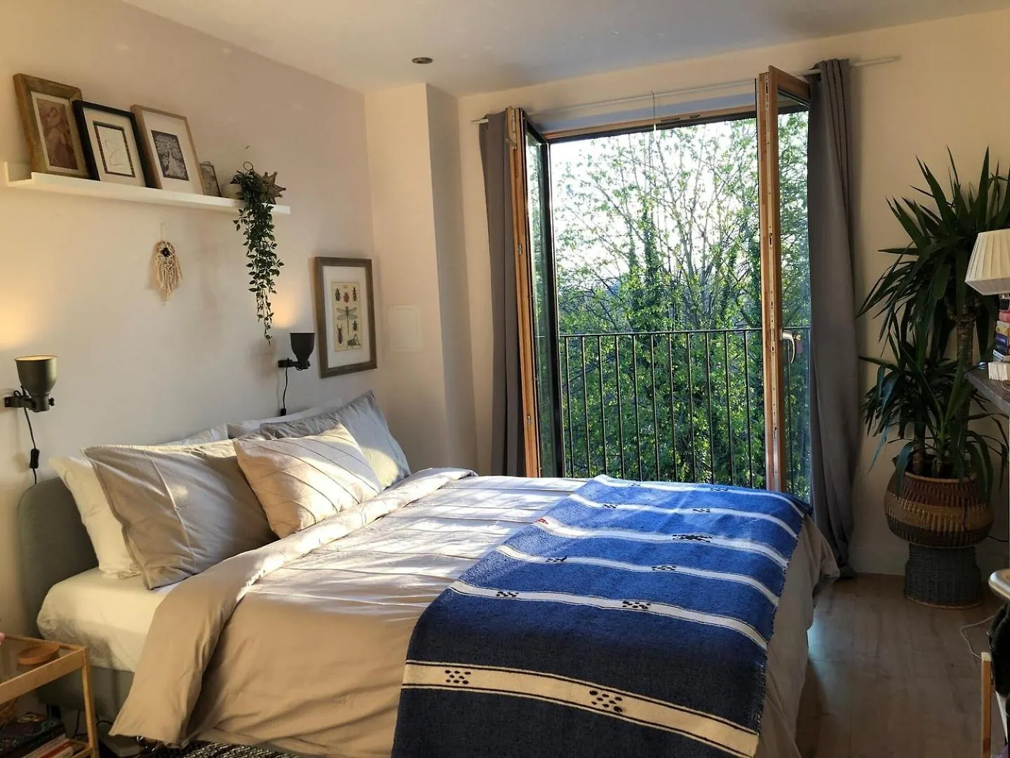 Beautiful Bright 3-Bed Home Next To Station London