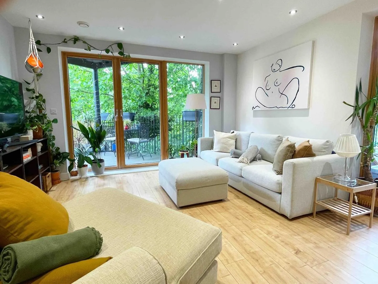 Holiday home Beautiful Bright 3-Bed Home Next To Station London United Kingdom